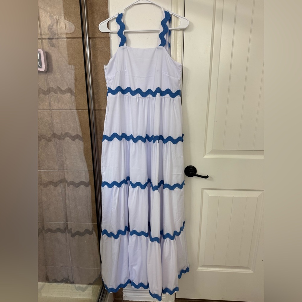 🌸 Blue & White Tiered Ric Rac Dress – Size Large 🌸